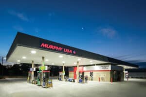 A murphy usa gas station at dusk with clear skies and bright lighting.